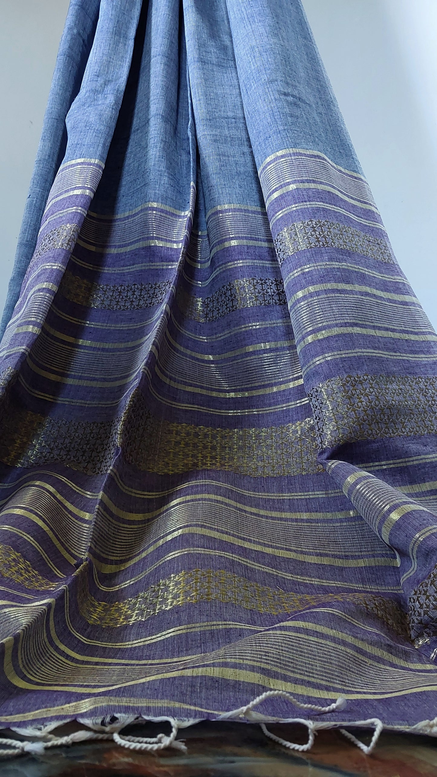Buy Neerangi Saree online – Neerangi Blue Violet Saree blouse view