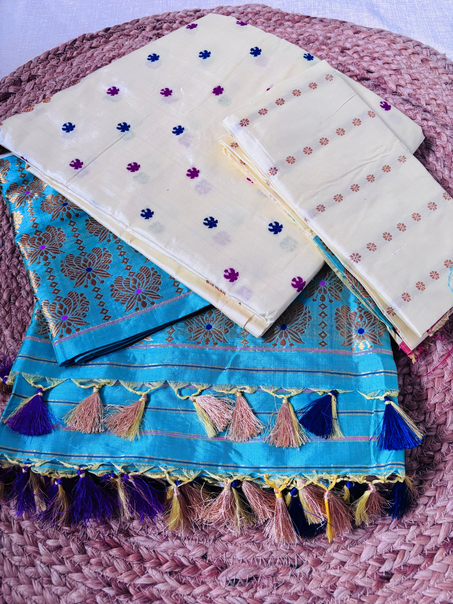 Close-up of supplementary weft fish mas and bamboo grove border detail on Paat Mekhela Chador collector grade Sualkuchi Assam mulberry silk