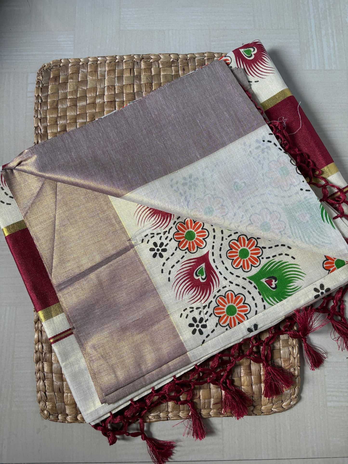 Buy Kerala Kasavu Saree with Maroon Border online – Kasavu Saree side view