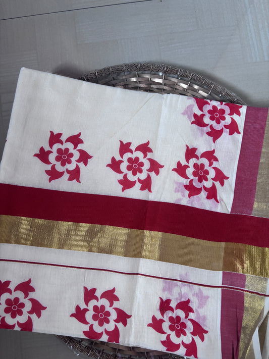 Buy Kerala Kasavu Saree online – Red Floral Zari Saree side view