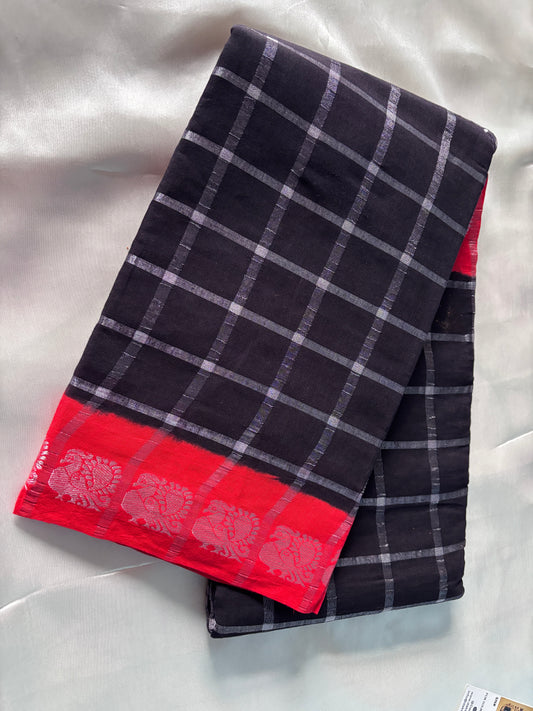 Shop Handloom Cotton Saree online – Side profile with pleats