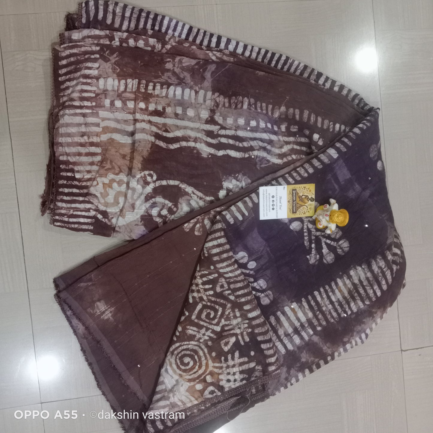 Saree Rear View: Rear view of Dola Cotton Saree, emphasizing the soft texture and graceful drape.