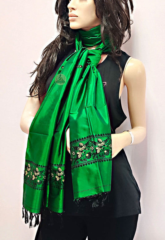 Shop handloom silk stoles – Draped view on shoulder