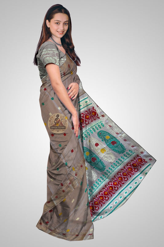 Zoomed-in detail of Baluchari pallu showing Mahabharata figurative motifs woven in pure Mulberry Silk thread, Bishnupur