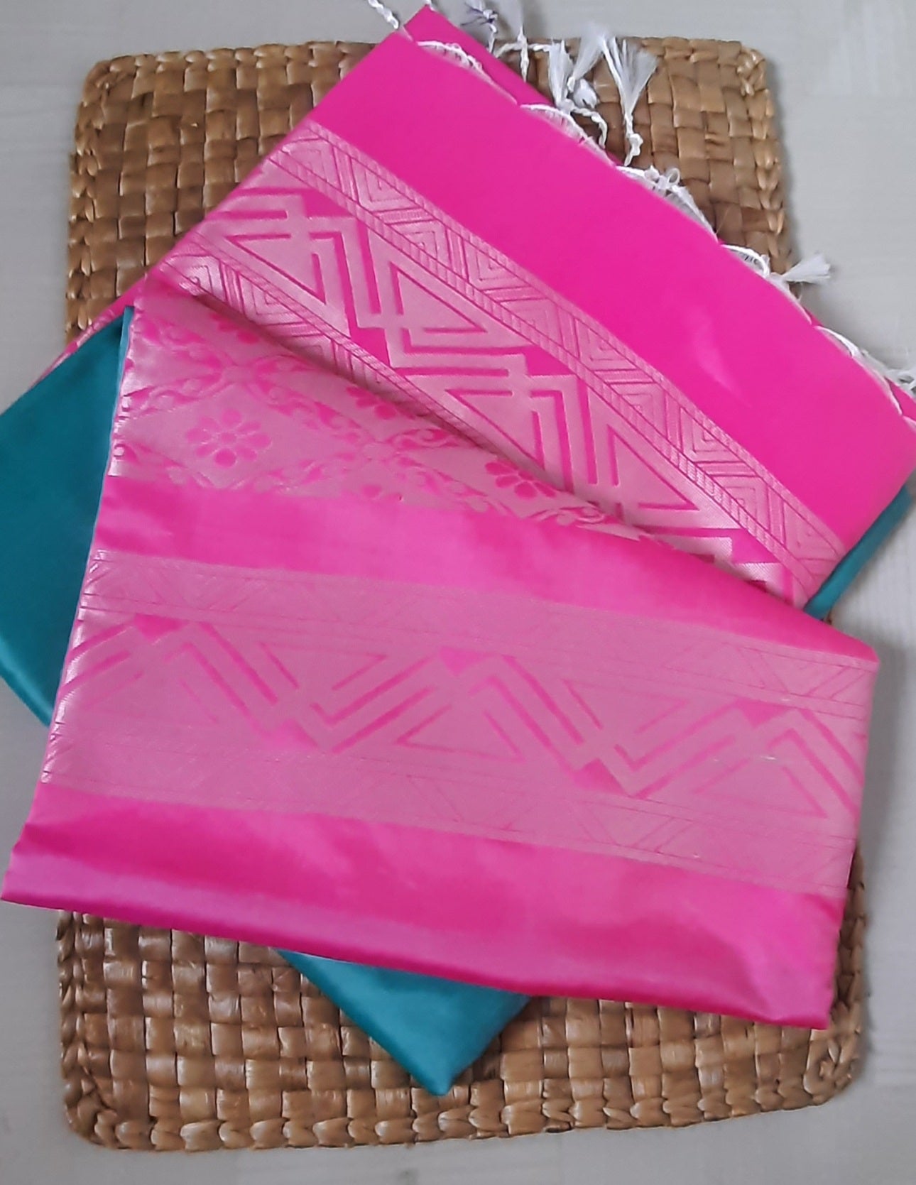 Buy South Indian Saree online – Semi Silk Saree side view