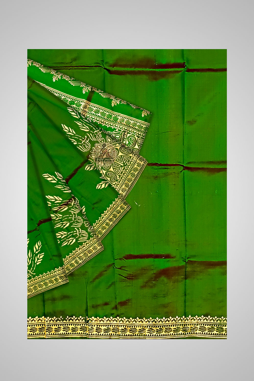 Shop Traditional Silk Saree – Detailed view of fabric and weave