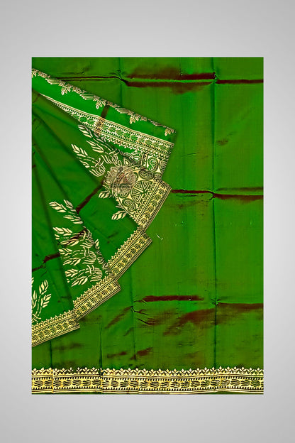Shop Traditional Silk Saree – Detailed view of fabric and weave