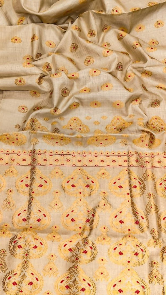 Pure Muga Silk Saree in natural golden amber drape – Assam handloom by Dakshin Vastram