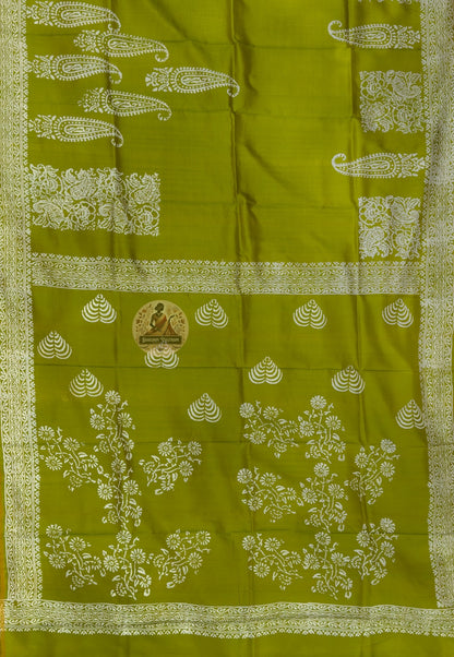 Close-up of hand-woven temple motifs on Bishnupur Katan Silk Saree pallu, inspired by the terracotta temples of Bishnupur and Bengal's Malla dynasty heritage