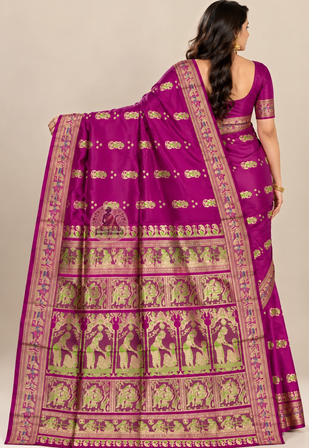 Rear view of plum magenta Swarnachari silk saree with the figurative pallu draped over the shoulder