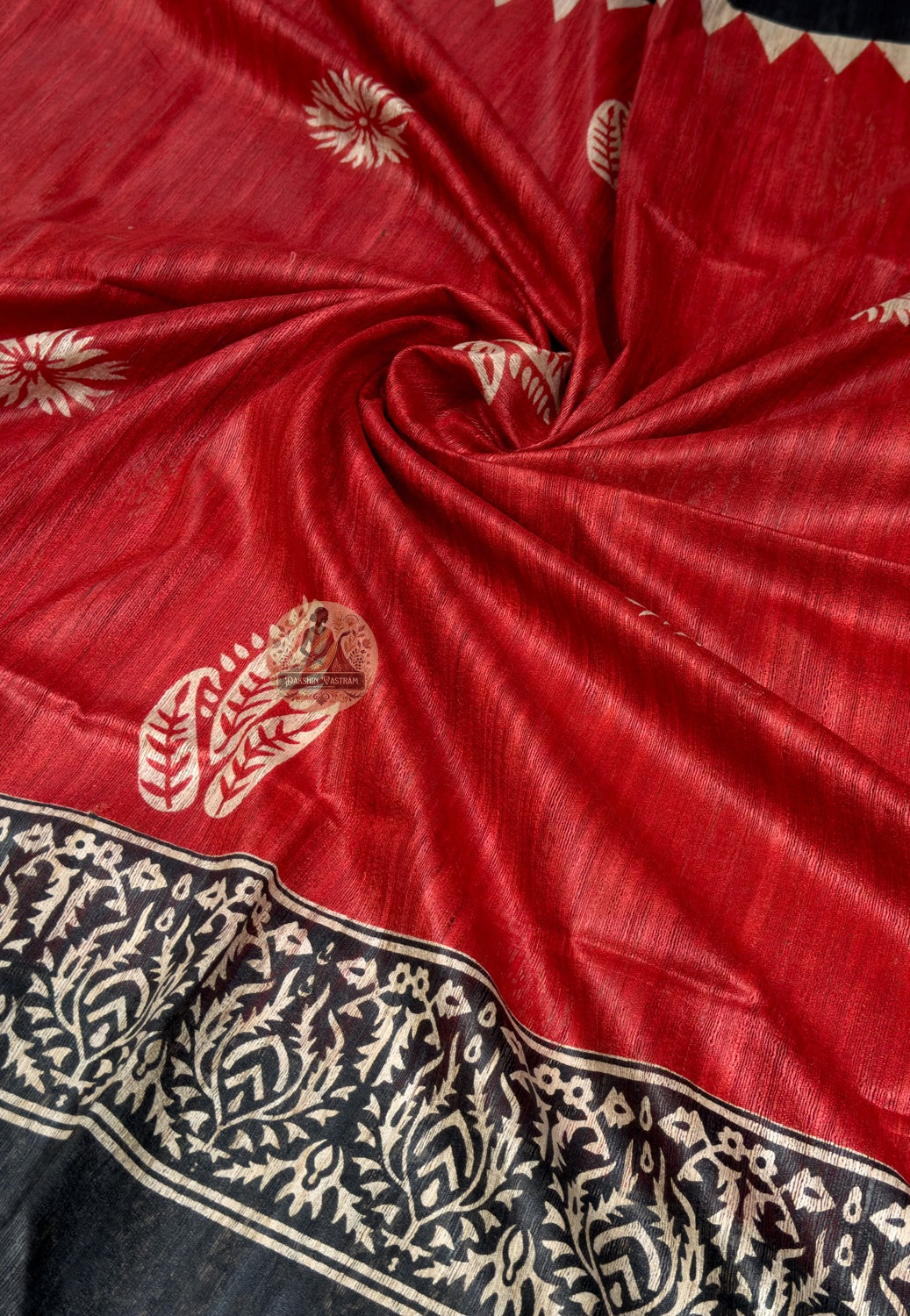Full saree view of Ghicha Tussar pure silk everyday handloom saree with matching blouse piece for Diwali Navratri Onam office wear and Indian cultural occasions
