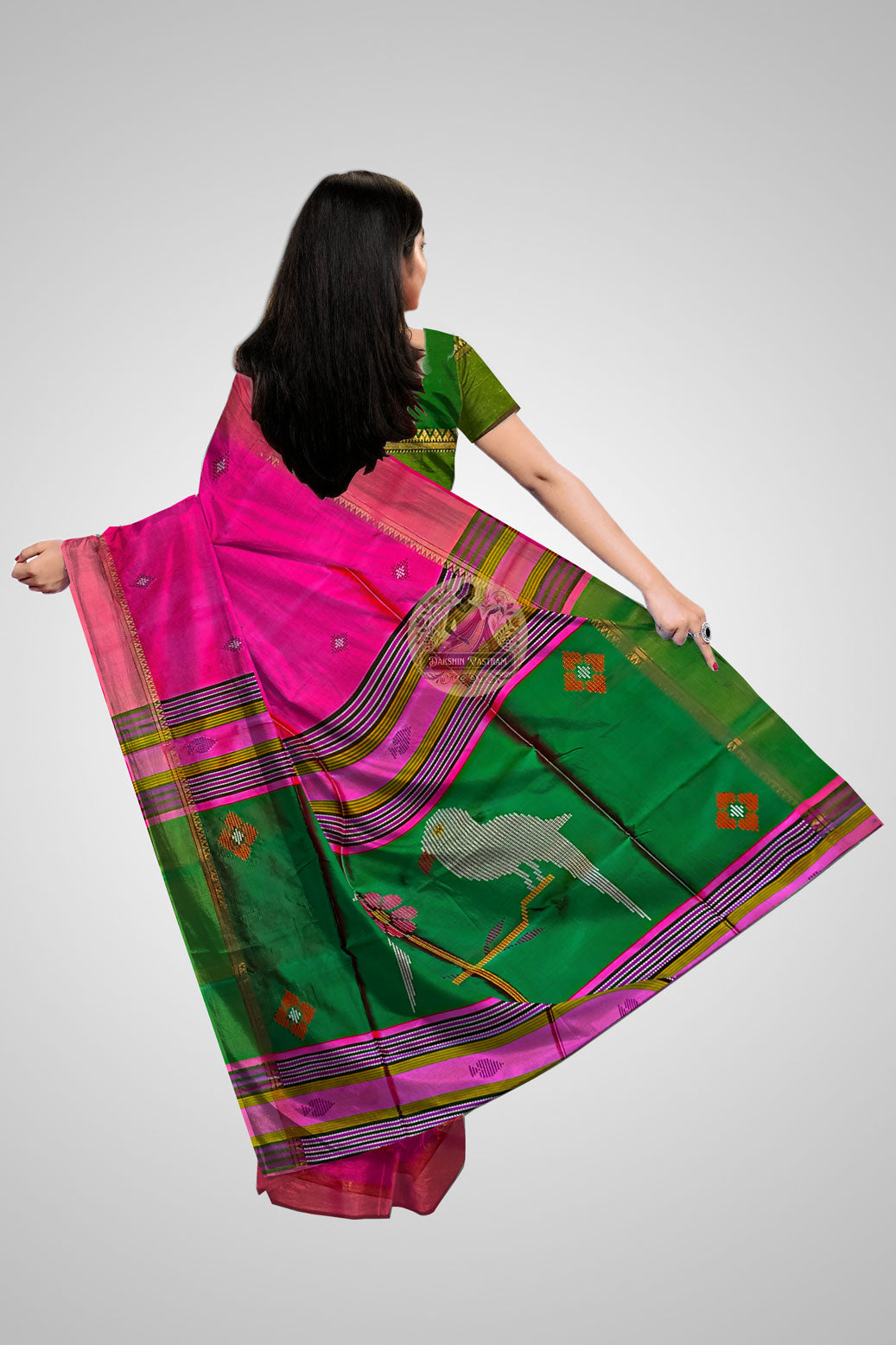 Buy Handloom Silk Saree – Rear view with flowing pallu