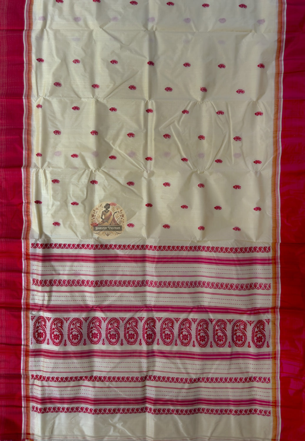 Close-up of Bishnupur Garad silk saree weave showing natural ivory mulberry silk texture and traditional Bengal woven border and buti detail
