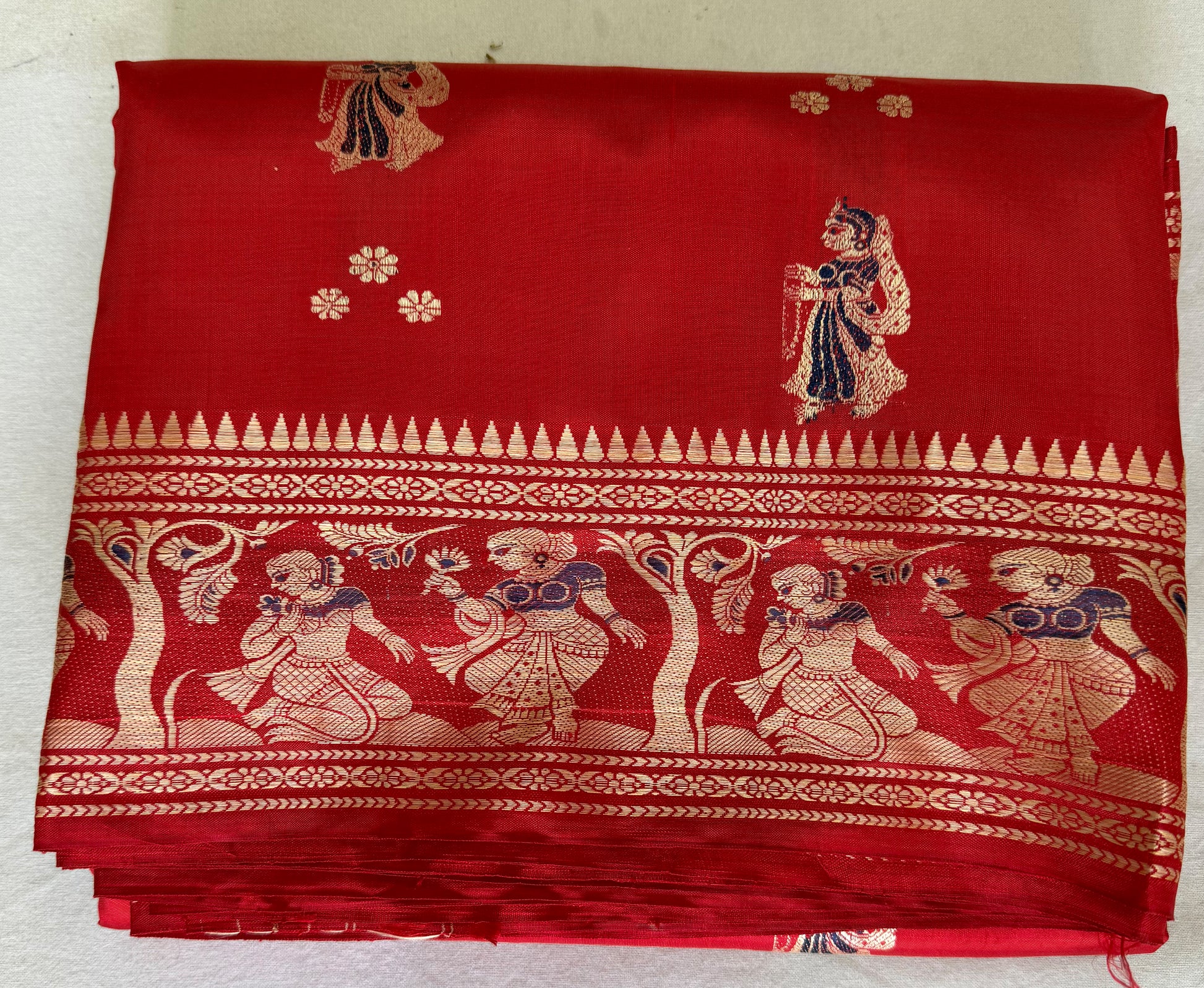 Buy Baluchari Saree online – Front view of mythological silk drape