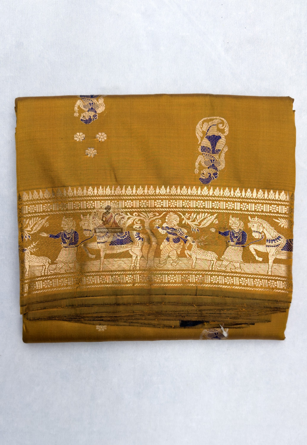 Full flat lay of handloom Swarnachari pure cotton saree with golden motifs and matching blouse piece, Dakshin Vastram