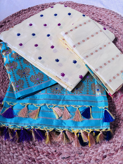 Close-up of supplementary weft fish mas and bamboo grove border detail on Paat Mekhela Chador collector grade Sualkuchi Assam mulberry silk