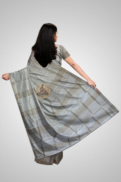 Detailed pallu of handwoven Bishnupur silk saree with classical Bengal folk motifs in contrasting silk thread