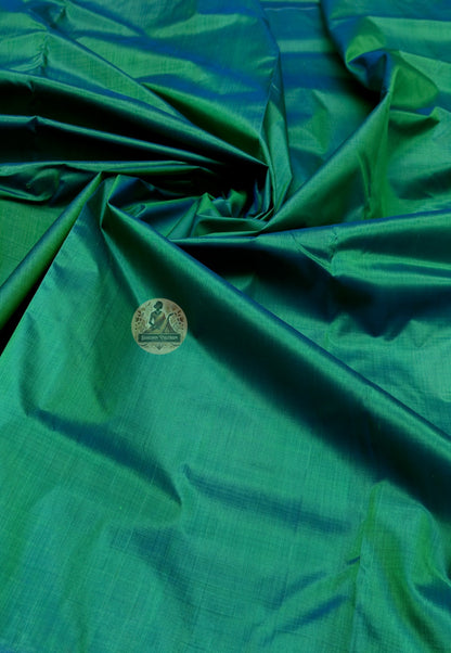Full saree view of emerald green Bishnupur handloom silk saree with a continuous plain design