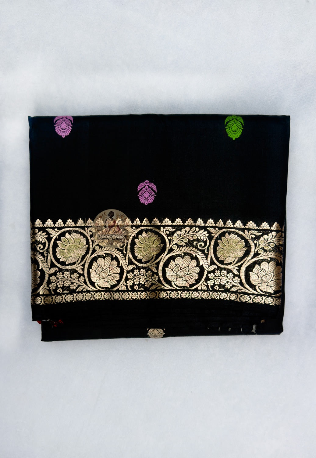  Full flat-lay of premium Swarnachari pure silk saree with golden zari threshold border, poised narrative pallu, precise buti field, and matching unstitched blouse piece, West Bengal handloom
