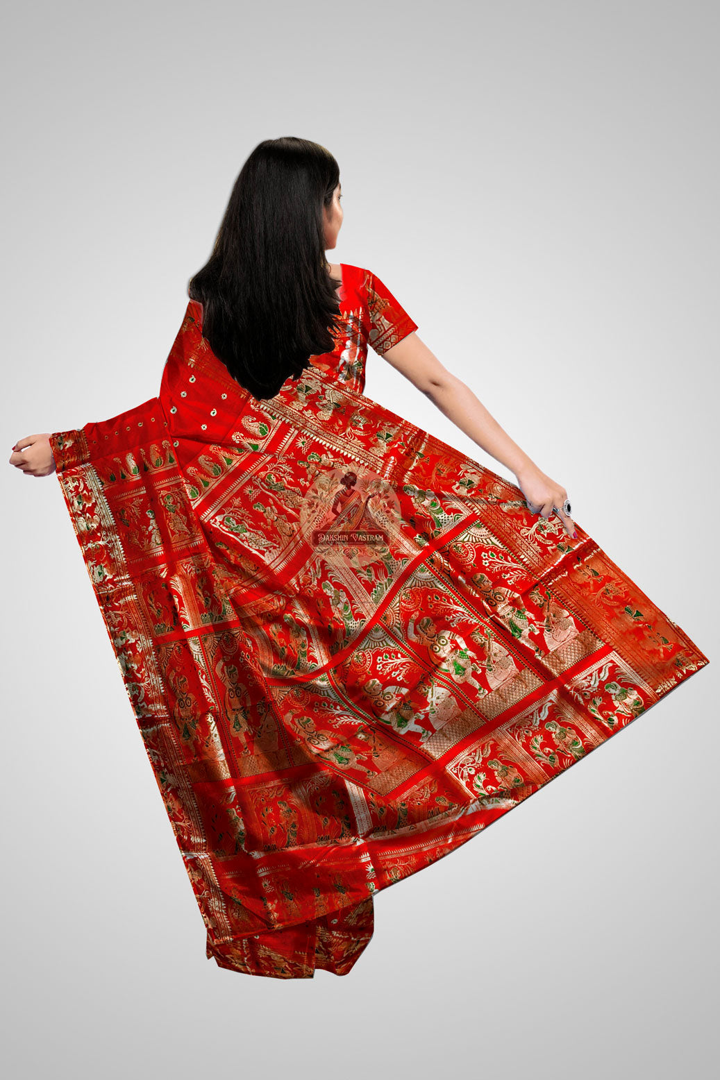 Buy Handwoven Swarnachari Silk Saree – Rear view showcasing pallu design