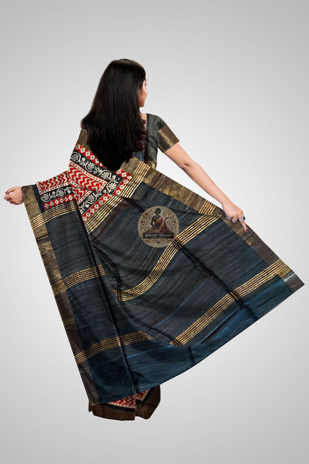 Discover Handloom Tussar Saree – Rear profile highlighting pallu