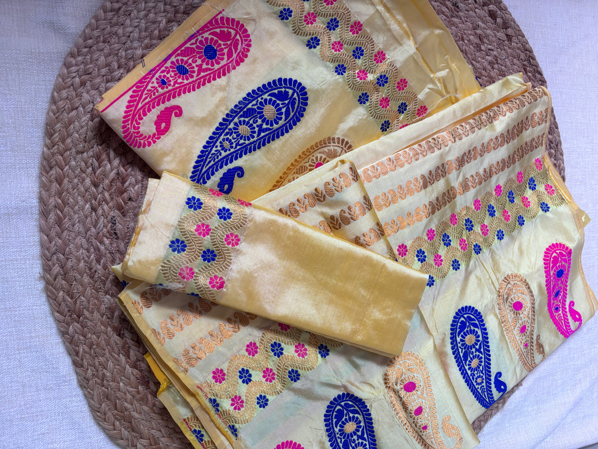Close-up of structured woven grid body pattern on Paat Mekhela Chador chador authentic Sualkuchi Assam mulberry silk matriarch handloom