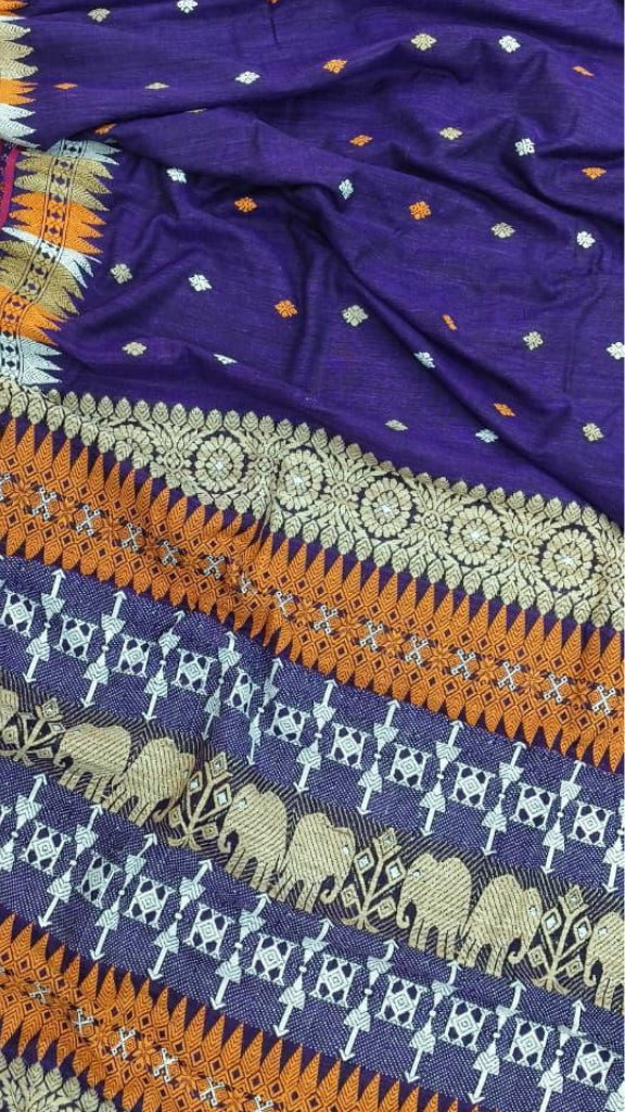 Flat lay of premium pure Eri silk saree 650 grams with blouse piece, handwoven Assamese handloom by Dakshin Vastram