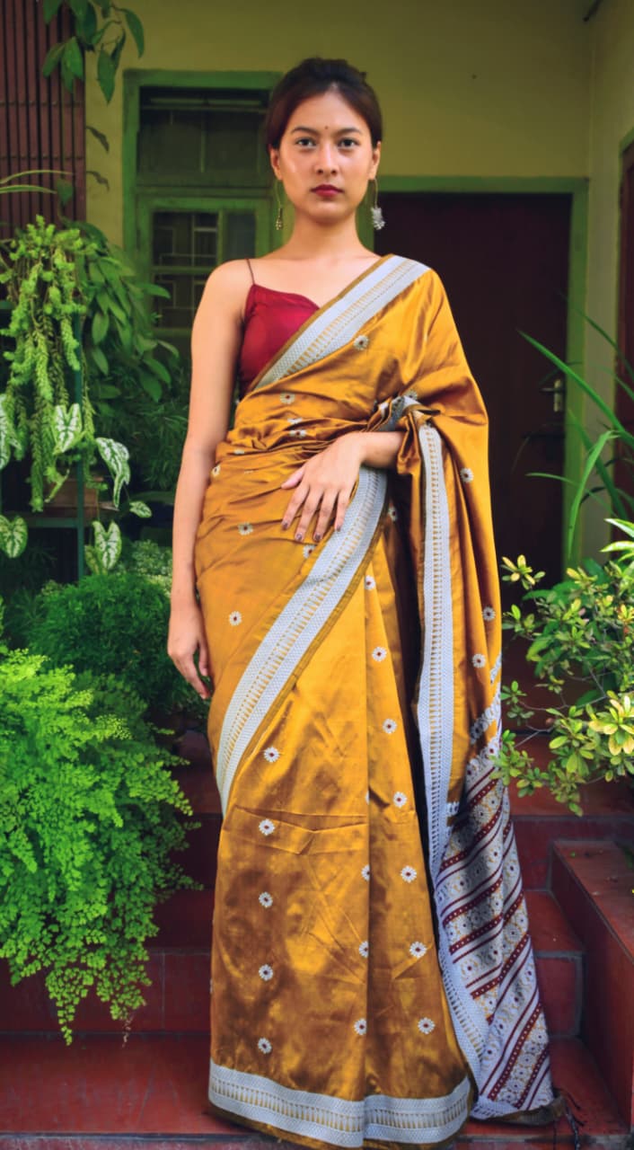 Buy Handloom Assam Silk Sarees – Rear drape showcasing pallu