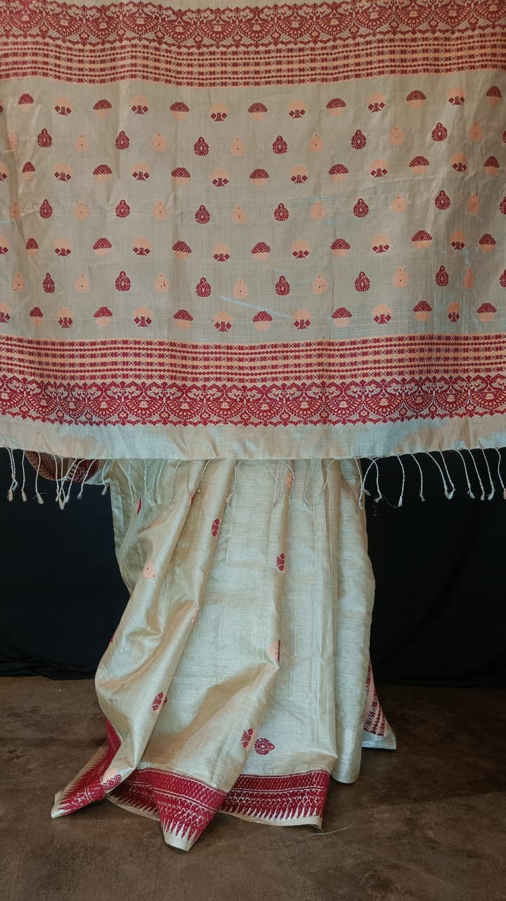 Buy Handloom Assam Silk Saree online – Close-up of Toss woven border