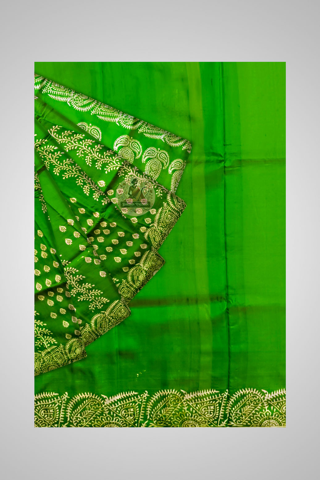 Buy Indian Silk Saree UK – Close view of intricate silk weave