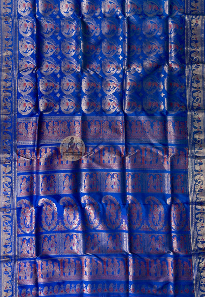 Close-up of pure golden zari Mahishasura Mardini Durga triumphant over buffalo demon woven into pallu Bishnupur Swarnachari craft