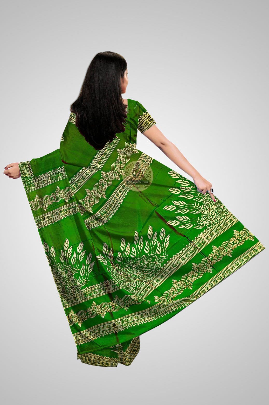 Buy Handloom Katan Saree – Rear angle featuring pallu design