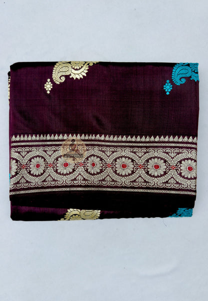 Close up of turquoise, cream and pink flowering-tree motifs framed by decorative bands on the pallu