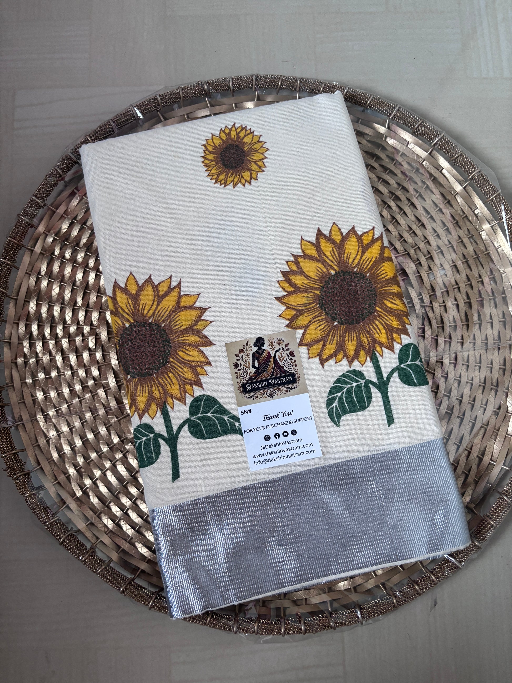 Buy Kerala Kasavu Saree online – Traditional white saree front view