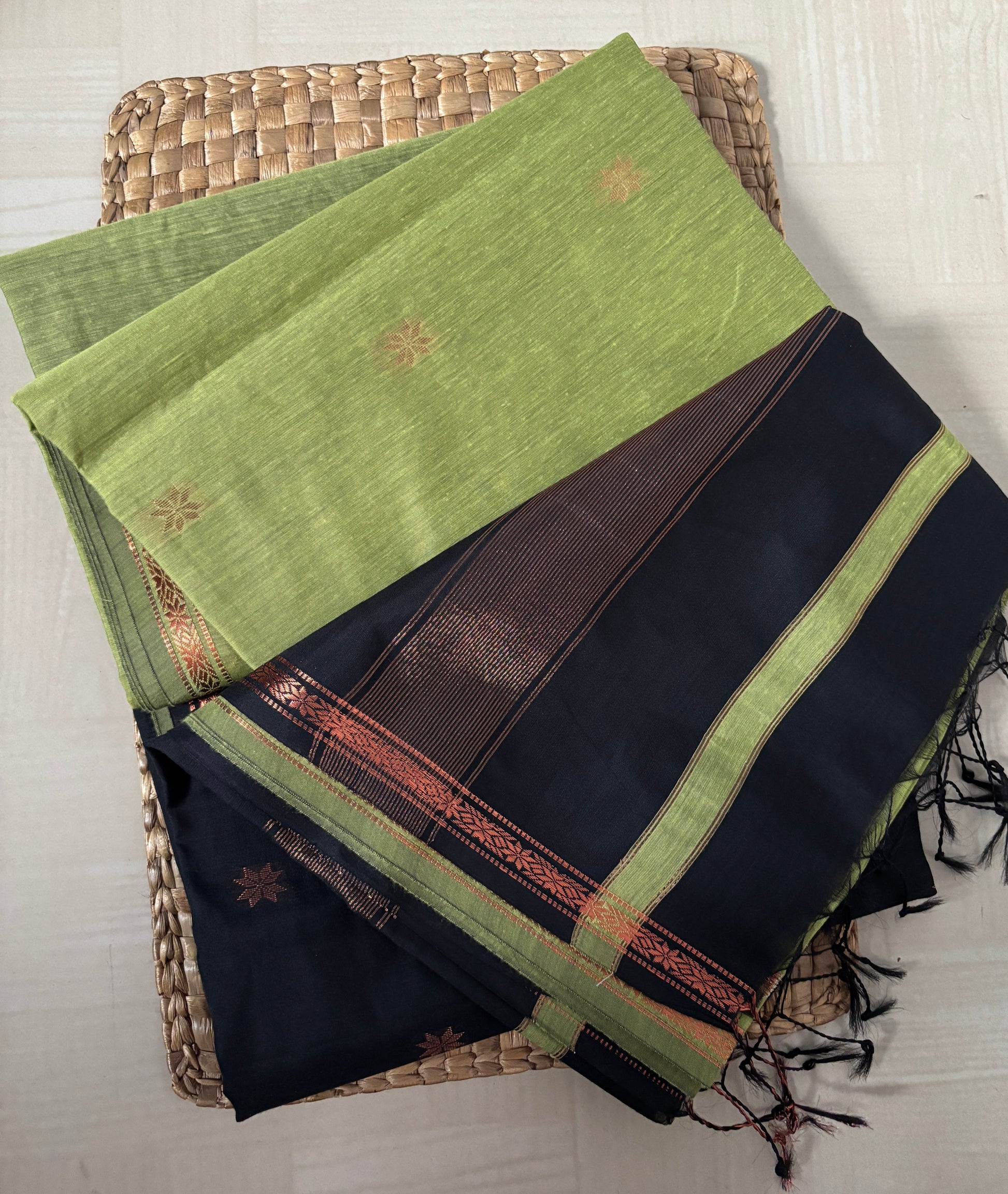 Buy Cotton Blend Saree online – Timeless Cotton Blend Saree rear view