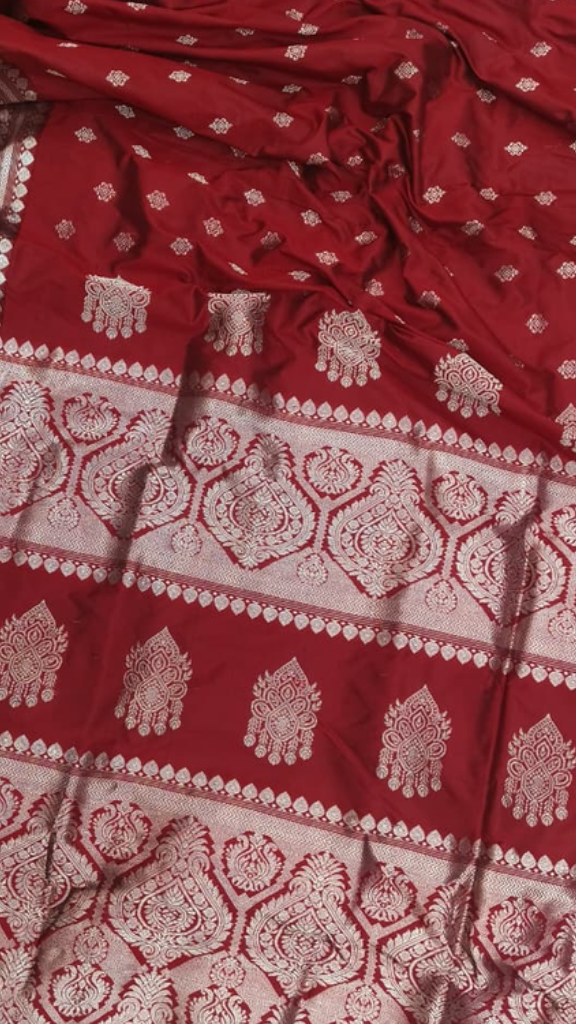Close-up of running blouse fabric from Assam Mulberry Silk Zari Saree set, featuring coordinating silk weave with gold zari border detailing
