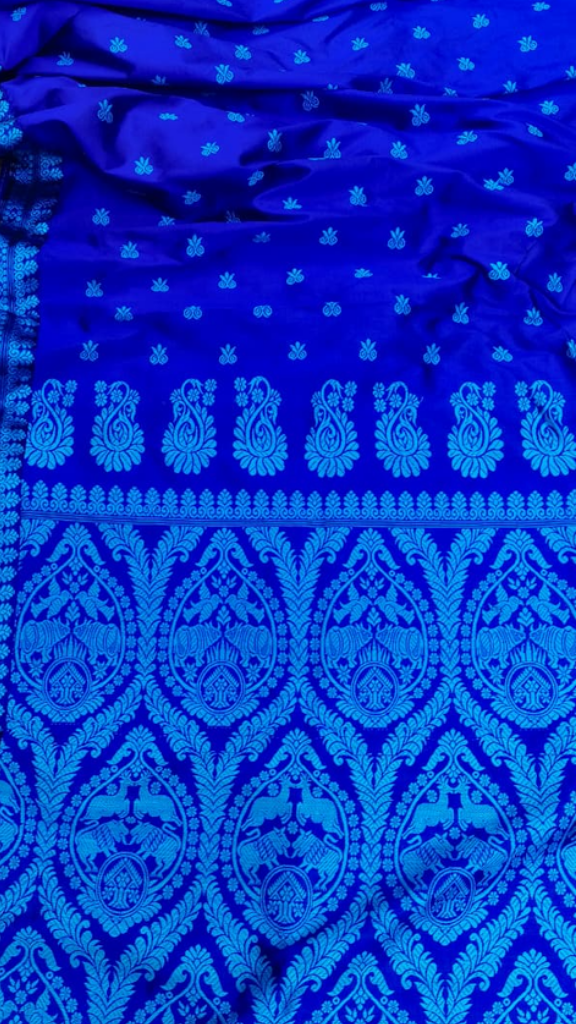 Close-up of running blouse fabric from Assam Silk Thread Work Saree set, featuring coordinating silk weave and complementary thread work border
