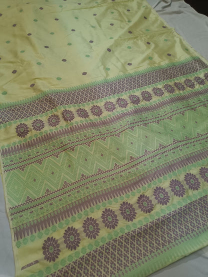 Buy Assam Silk Saree online – Front view of mulberry silk weave