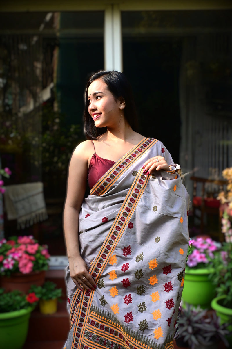Buy Assam Silk Saree online – Front view of the pure mulberry drape