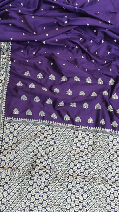 Intricate handwoven pallu detail of Assam Mulberry Silk Saree – traditional Sualkuchi craftsmanship, shipped to Manchester, Leicester and Glasgow