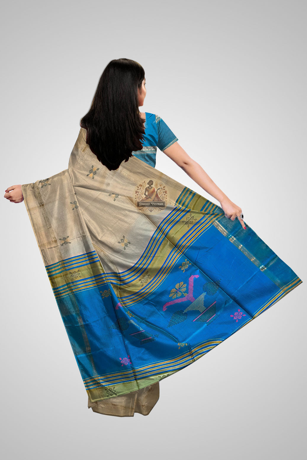 Buy Handwoven Pure Silk Saree – Rear view showcasing pallu design