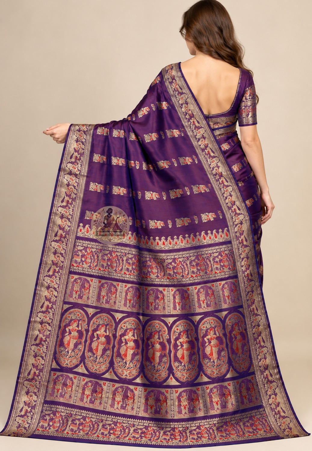 Rear view of Swarnachari saree showing the pallu, the end draped over the shoulder