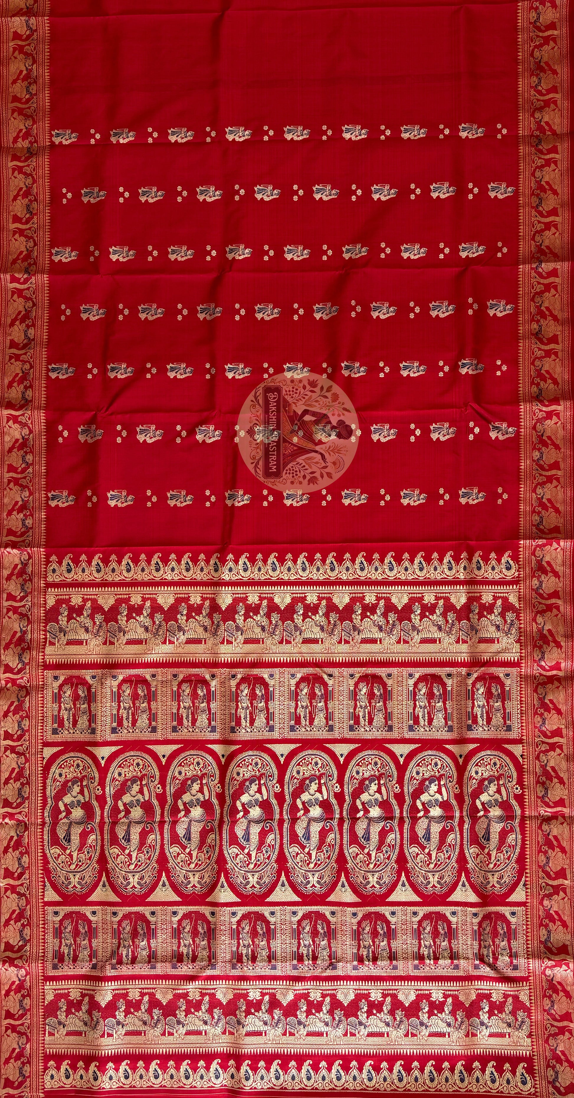 Buy Luxury Silk Saree UK – Artistic view of pallu design