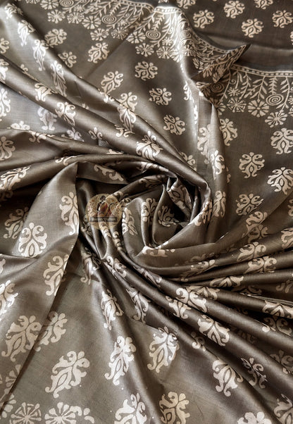 Full flat-lay of Bishnupur Katan silk saree with hand block print pallu, terracotta-heritage border panels, considered body field, and matching unstitched blouse piece, West Bengal heritage craft