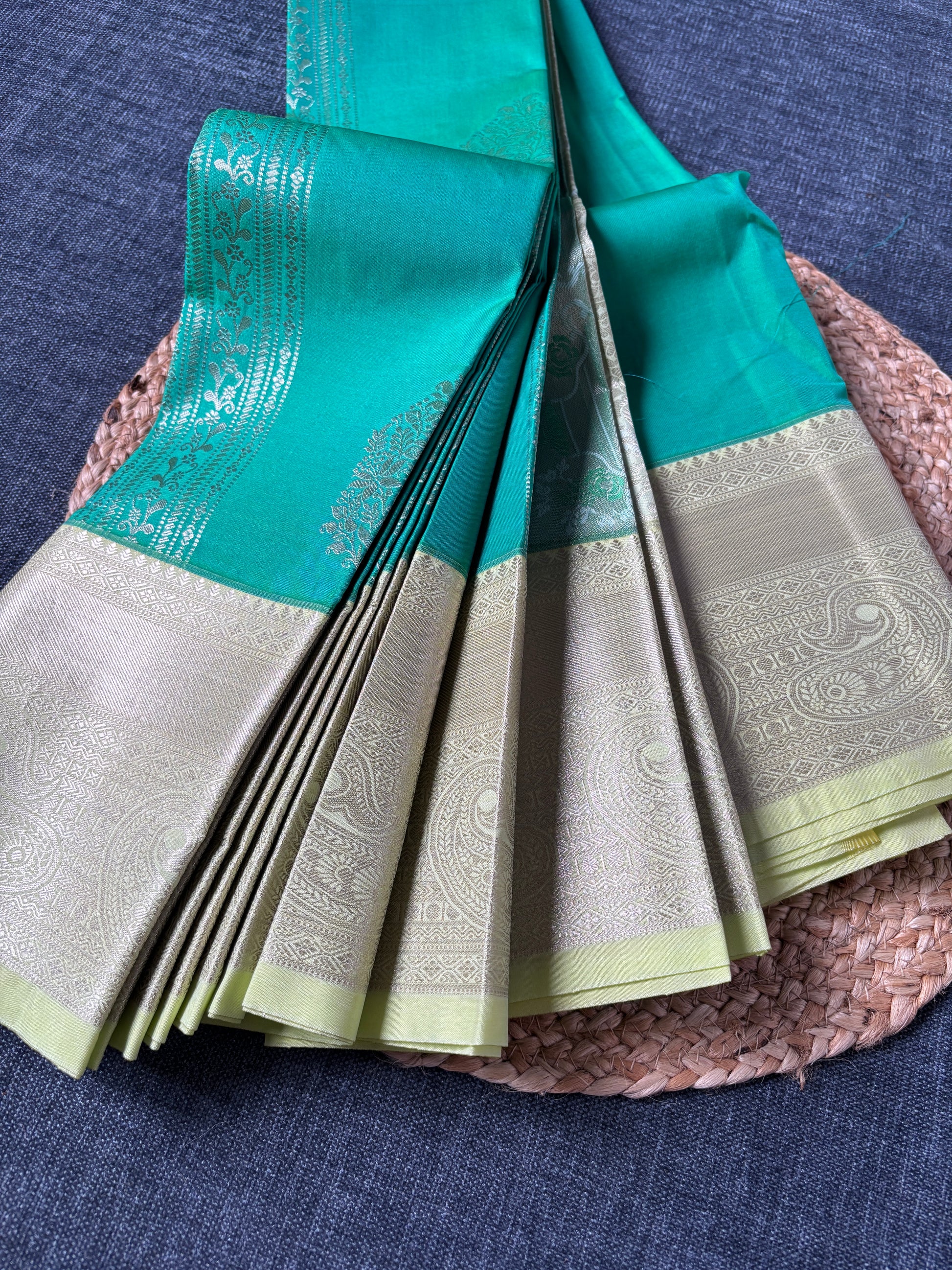 South Indian handloom saree for birthdays, anniversaries & Diwali – delivered across London, Birmingham & Leicester