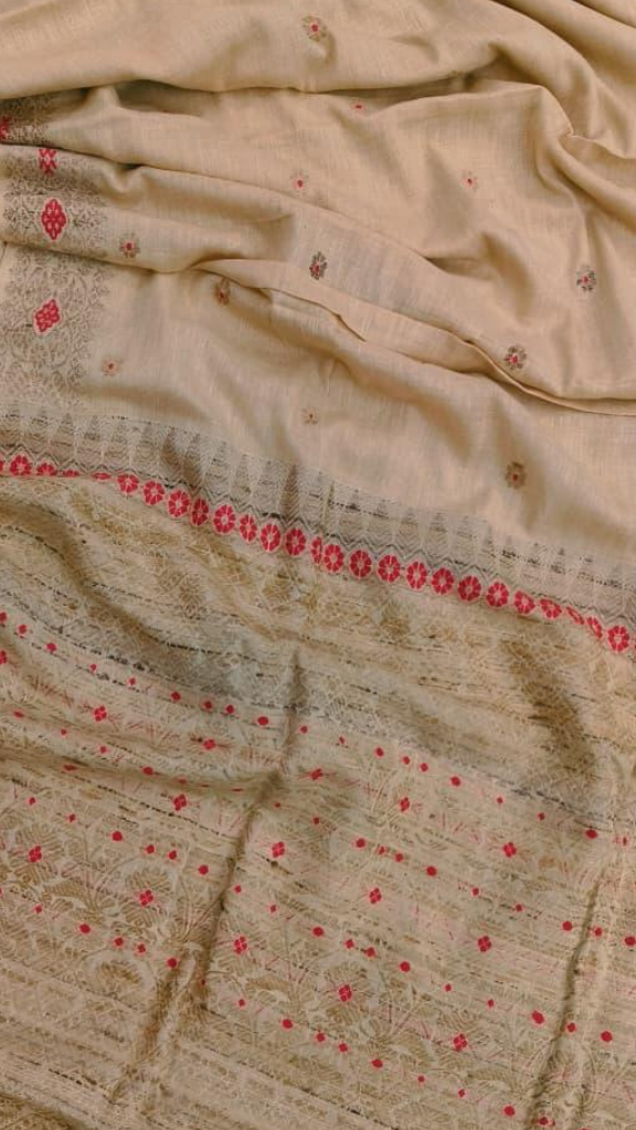 Dakshin Vastram Eri Silk Saree gift-wrapped as a heirloom gift, handloom Assam saree for weddings, naming ceremonies and Indian festivals