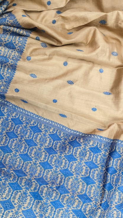 Buy Handloom Muga Silk Saree – close-up of silk weave texture