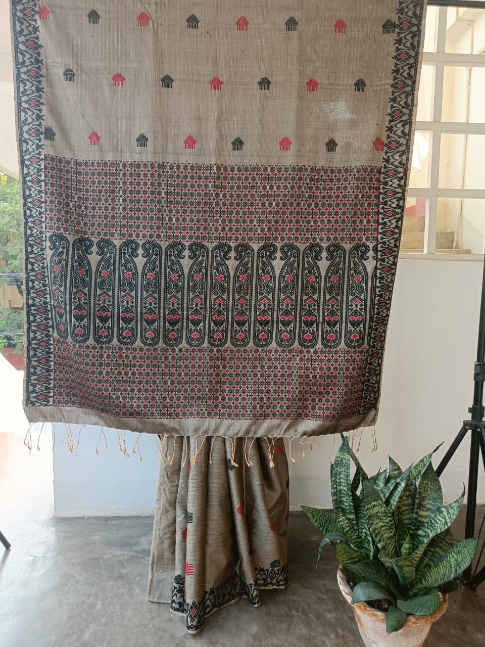 Buy Assam Silk Saree online – Close-up showing woven texture and border