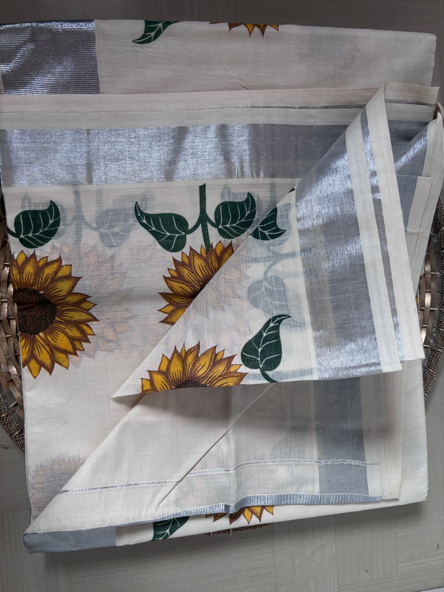 Shop Handloom Saree online – Detailed close-up of golden zari weave