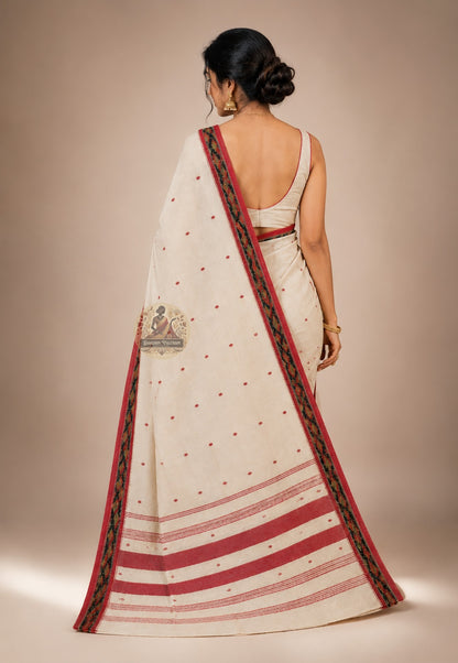 Rear view of Bengali handloom cotton saree with pallu draped gracefully over the shoulder